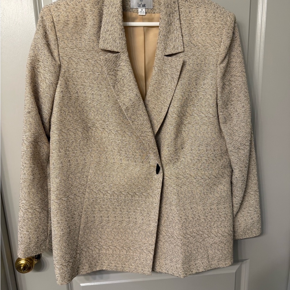 Elegant Beige Women's Blazer